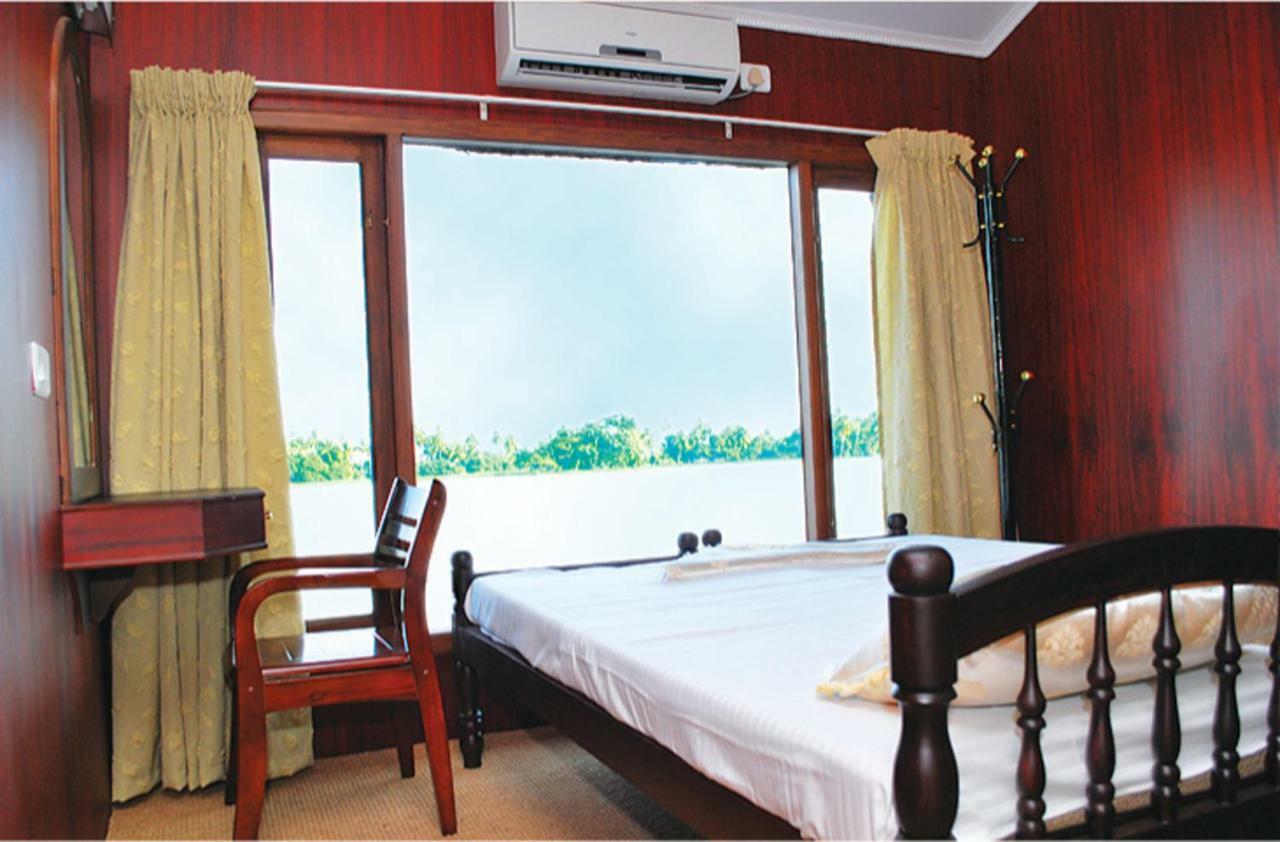 Отель Cosy Premium Houseboats Alappuzha Экстерьер фото
