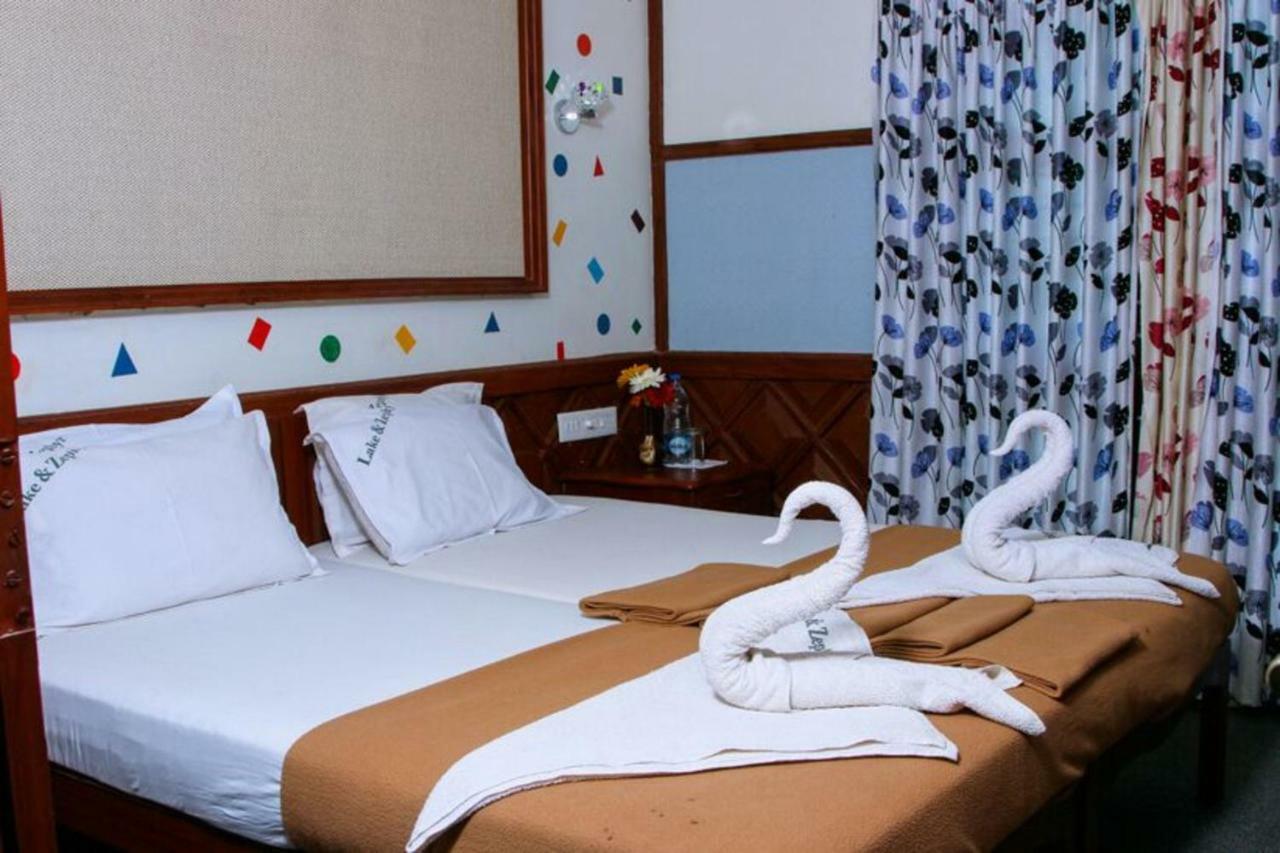 Отель Cosy Premium Houseboats Alappuzha Экстерьер фото